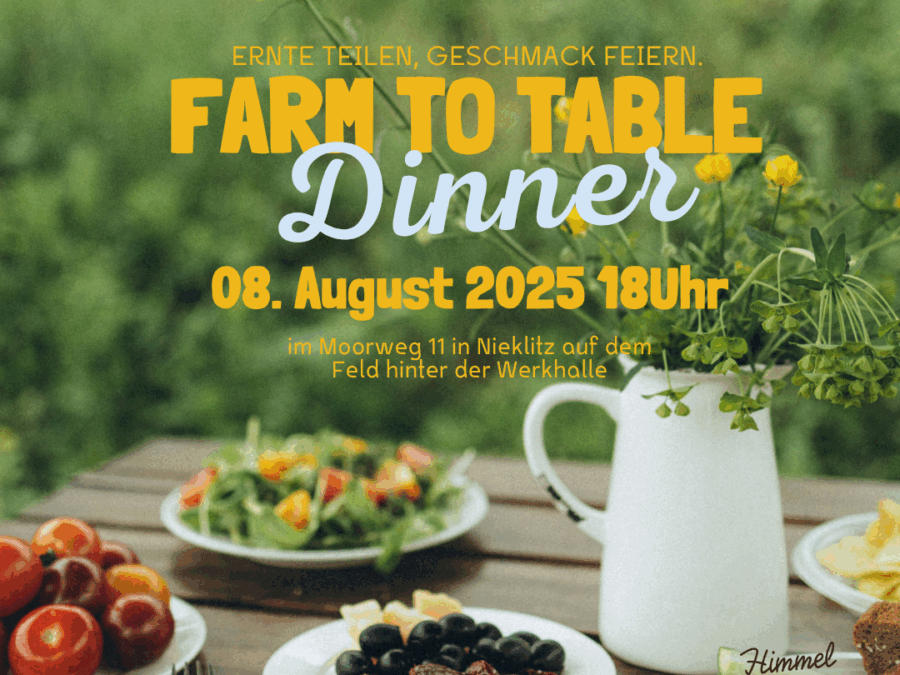 Gedeckter Tisch mit Essen vom Feld